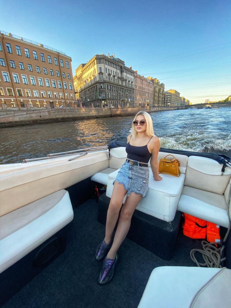 Эскорт-модель Лёля в Москве